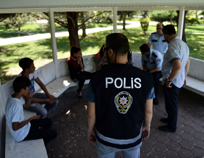 Eskişehir'de ailelerin ve çocukların parklarda rahatça gezebilme için hazırlanan “Mobil Park Polisi” projesi hayata geçirildi.