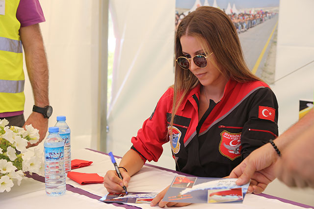 Eskişehir'in Sivrihisar ilçesinde Uluslararası Sportif Havacılık Merkezi tarafından "Sivrihisar Hava Gösterileri 2017" etkinliği düzenlendi.