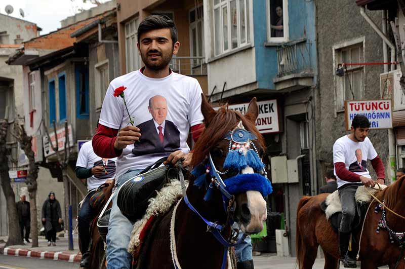 Milliyetçi Hareket Partisi (MHP) lideri Devlet Bahçeli, 16 Nisan referandum çalışmaları kapsamında miting yaptığı Afyonkarahisar da Fırat Kalkanı Operasyonu’nu değerlendirdi. 