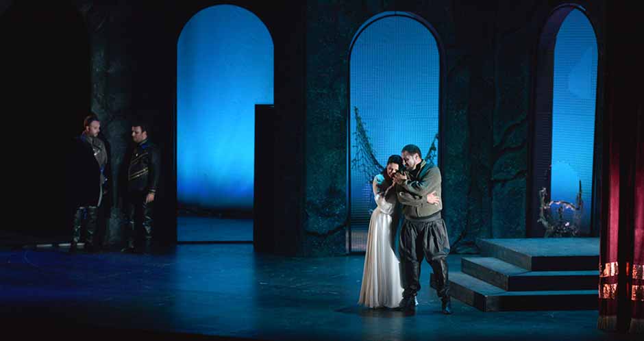 Devlet Opera ve Balesi (DOB) Genel Müdürlüğü ile Büyükşehir Belediyesi iş birliğinde düzenlenen "6. Eskişehir Opera ve Bale Günleri", Guiseppe Verdi'nin "Rigoletto" operası ile başladı.