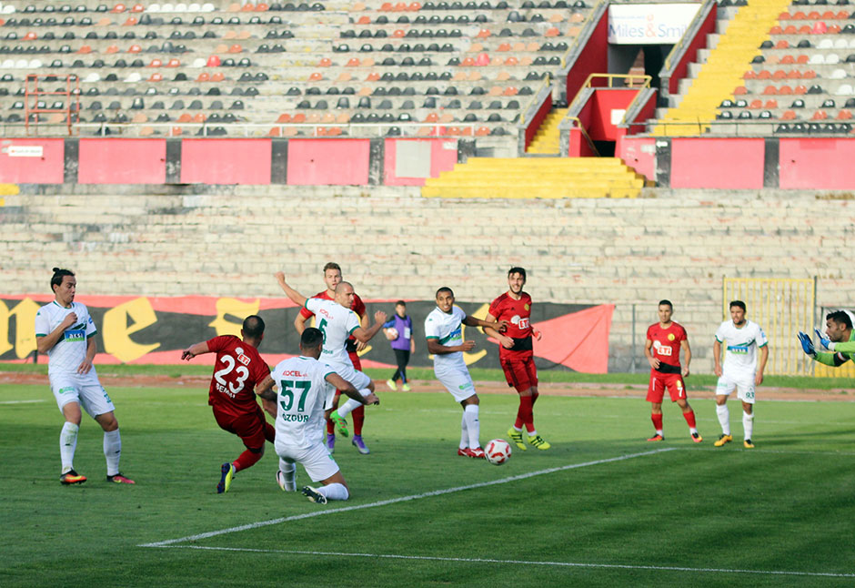 Eskişehirspor bugün Giresunspor karşısında 1-0 galip ayrılarak namağlup ünvanını korudu.