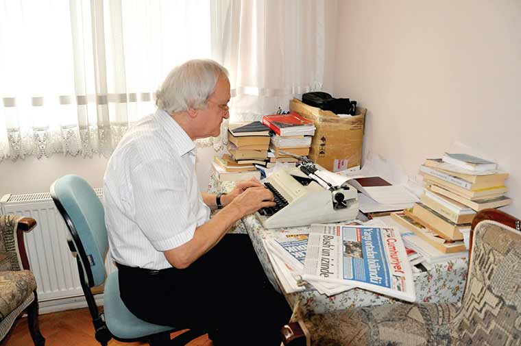 Yarım asırdır gazetecilik yapan Önder Baloğlu, 64 yaşında vefat etti. Köşe yazarımız Baloğlu’nun ölümü başta yetiştirdiği gazeteciler olmak üzere herkesi derinden üzdü.