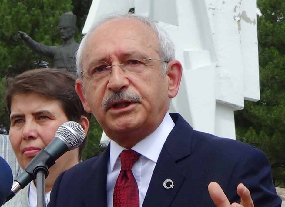 Cumhuriyet Halk Partisi (CHP) Genel Başkanı Kemal Kılıçdaroğlu, Büyük Taarruzun kazanıldığı topraklar olan Kütahya'nın Dumlupınar ilçesinde, 30 Ağustos Zafer Bayramı etkinliklerine katıldı.