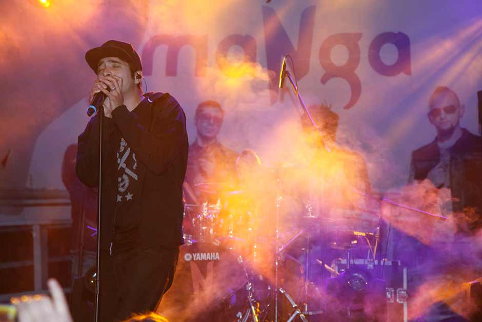 Festivalin ilk gününde Alternatif Rock, Nu-Metal tarzında müzik yapan MaNga Müzik Grubu konser verdi.