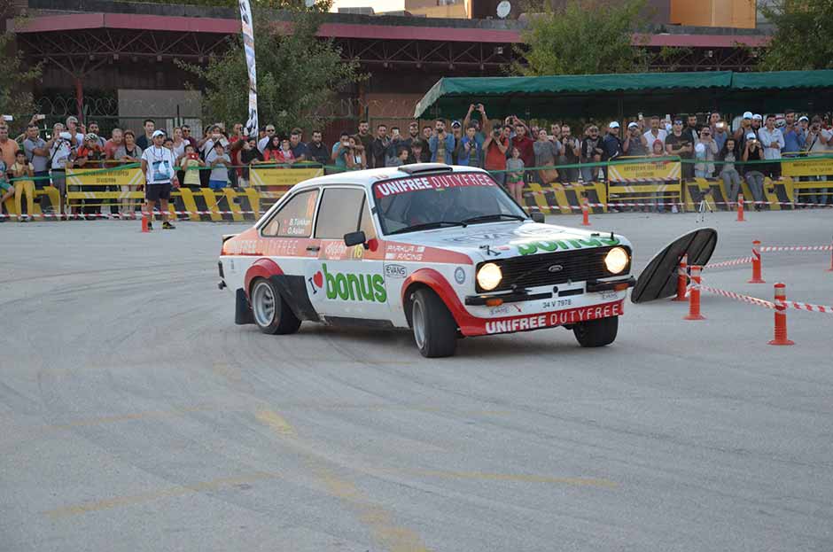 Eskişehir Otomobil Sporları Kulübü (ESOK) tarafından organize edilen ve bu yıl Avrupa Ralli Kupası'na aday olan Eskişehir Rallisi tüm hızıyla devam ediyor. 