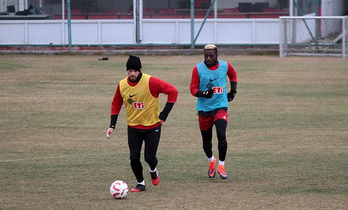 TFF 1. Lig'in 20. haftasında evinde Manisaspor'u ağırlayacak olan Eskişehirspor'un hazırlıkları sürerken, Teknik Direktörü Alpay Özalan, takımının karşılaşmaya hazır olduğunu söyledi.
