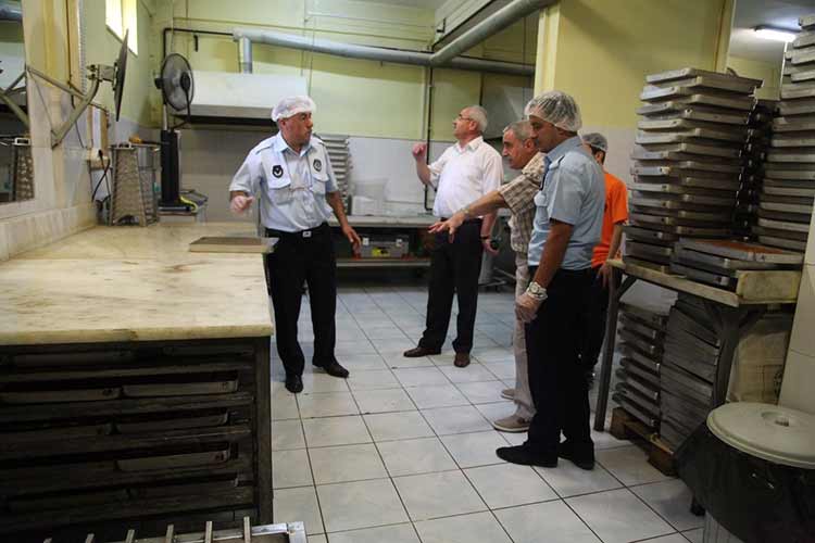 Odunpazarı Belediyesi Zabıta Müdürlüğü ekipleri, Ramazan Bayramı öncesi tatlı üretimi ve satışı yapılan iş yerlerini denetledi. 