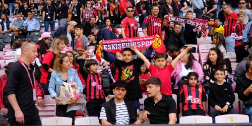 Eskişehirspor'un geleceği tribünlerde parladı!