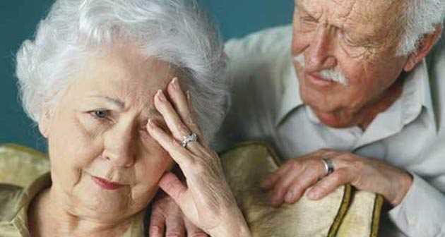Alzheimer hasta yakınlarını da etkiliyor