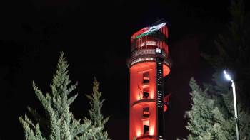 Atatürk Cumhuriyet Kulesinin büyüleyen ışık şovu