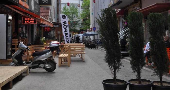 Eskişehir'in o sokağında oturmak yasak, park etmek serbest!
