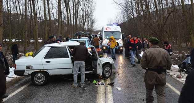 Kütahya'da trafik kazası: 2 ölü 3 yaralı