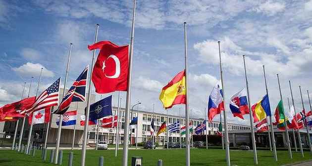 NATO bayrakları yarıya indiriyor