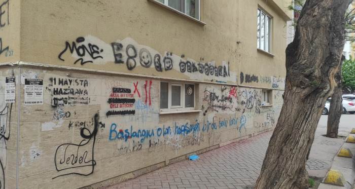 Vandallar iş başında: Eskişehir'e yakışmıyor, ev sahipleri bıktı!